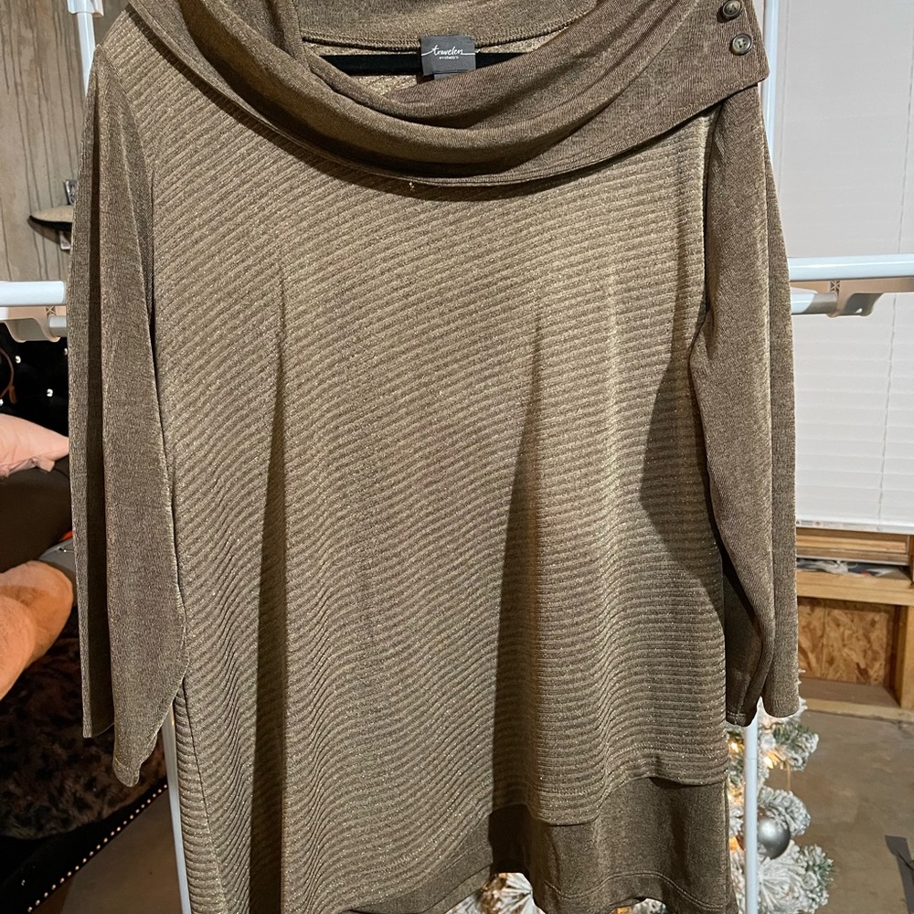 Chico’s top size Large